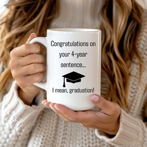 Lustiger Abschlussbecher, Vierjahressatz-Becher, Bachelor-Abschlussbecher, Abschlussfeier, College-Grad, Geschenk für Freunde M-60