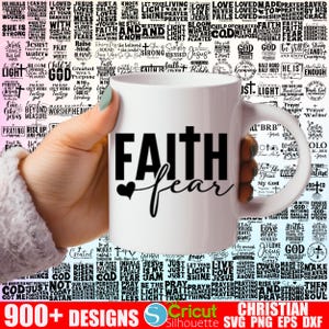 Puede incluir: Una taza de caf&eacute; blanca con un dise&ntilde;o negro que dice "FAITH over fear" con un coraz&oacute;n entre las palabras. La taza est&aacute; siendo sostenida por una mano. El fondo es un collage de citas cristianas inspiradoras.