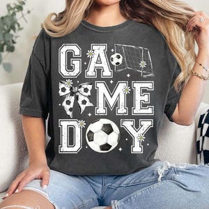 Coqueta Futbol Png, Dia De Juego De Futbol Png, Diseño De Camiseta Coqueta Futbol Png, Mama Futbolera Png, Sublimacion De Mama Futbolera Png, Dia De Juego, Futbol Png