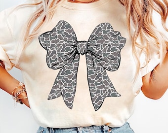 Lazo de camuflaje coqueto PNG, lazo de camuflaje coqueto PNG, mamá PNG, chica de camuflaje retro PNG, coqueta de moda PNG, sublimación estética linda