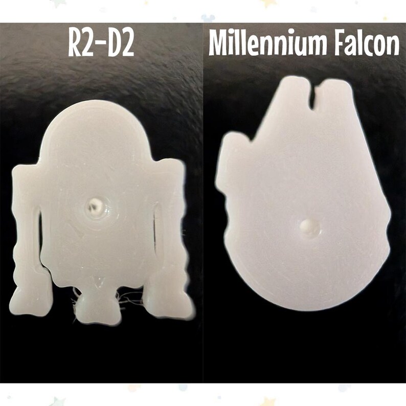 Op de afbeelding: Twee witte 3D-geprinte Star Wars-objecten. E&eacute;n is R2-D2, de andere is de Millennium Falcon. Beide staan op een zwarte achtergrond. De tekst "R2-D2" en "Millennium Falcon" staat boven elk object.