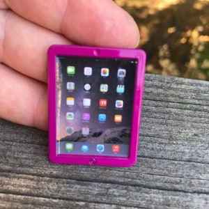 iPad in miniatura della casa delle bambole: colore a tua scelta