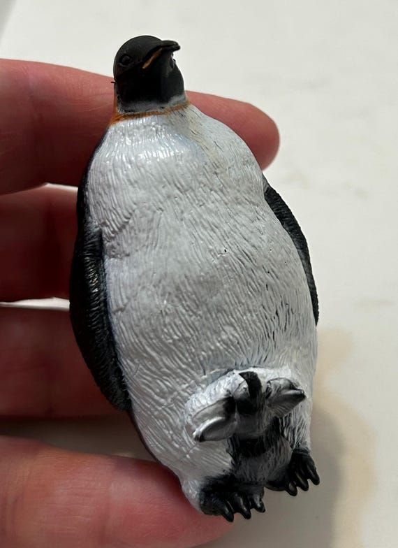 ミニチュアペンギンの母ペンギンと赤ちゃん - Etsy 日本