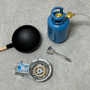 Set di bombola di gas e fornello da campeggio in miniatura per casa delle bambole