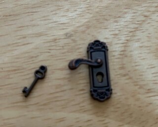 Pomello Per Porta In Miniatura Scala 1:12, Peltro Ornato Con Cristallo E Chiave, Handley