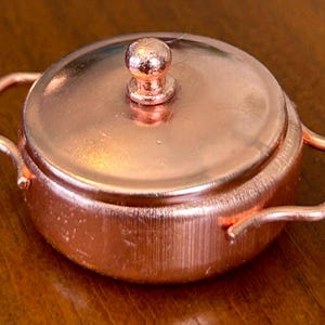 Olla de cobre en miniatura