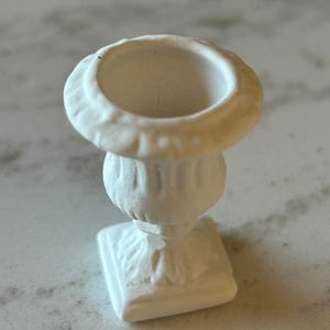 Dollhouse Miniature Classical Urn
