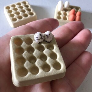 Cajas de huevos en miniatura para casa de muñecas - 5 piezas