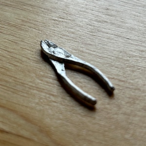 Dollhouse Miniature Pliers - your choice type