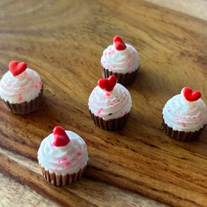 Dollhouse Miniature Cupcakes - 5 pieces - your choice type