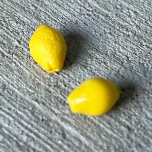 Limoni in miniatura per casa delle bambole - 2 pezzi