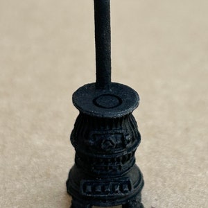 Stufa a pancia in giù in miniatura per casa delle bambole