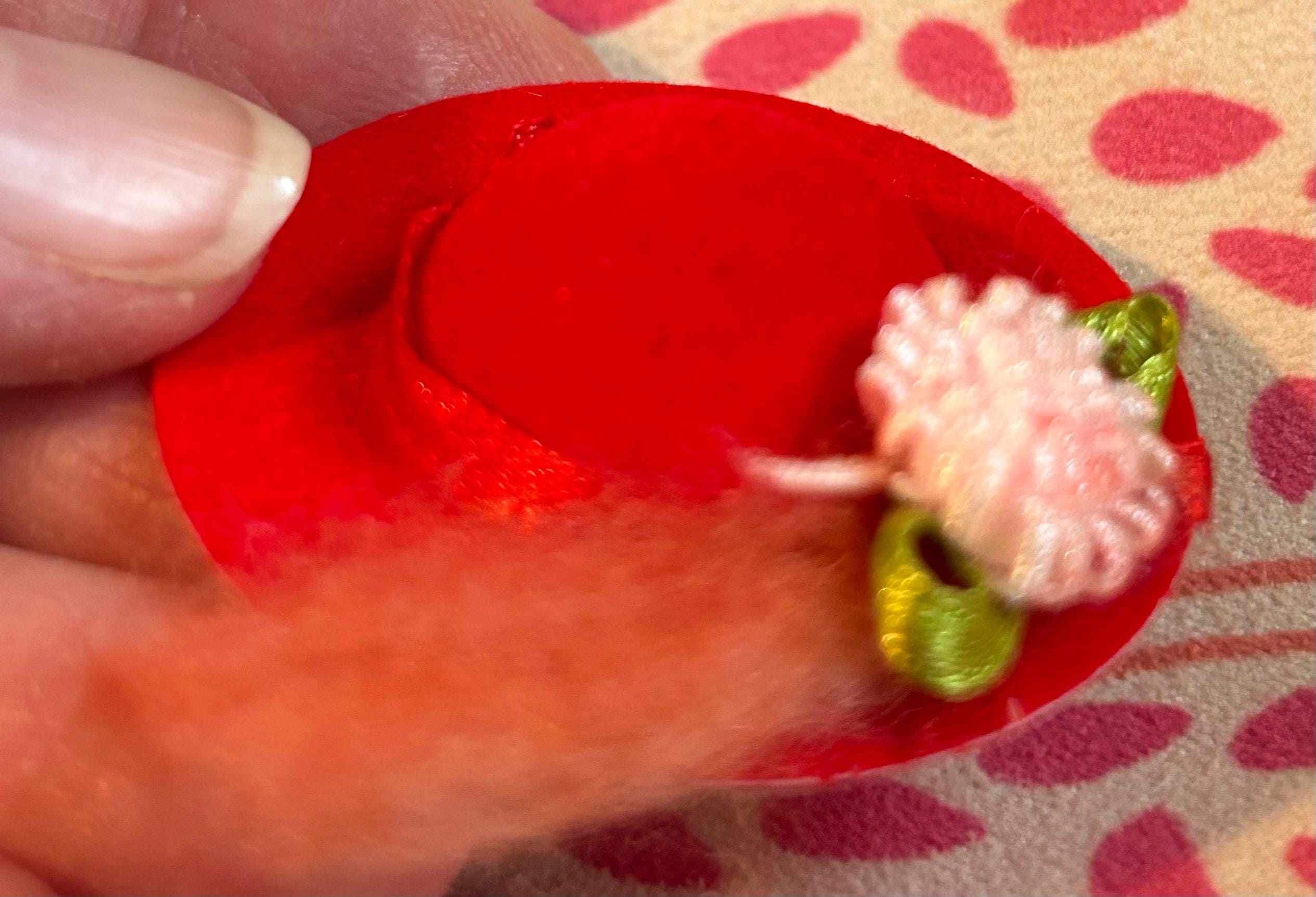 Bambole Casa Rosso Da Donna Cappello Con Piume Miniatura