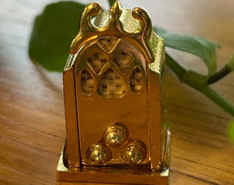 Radio de oro en miniatura