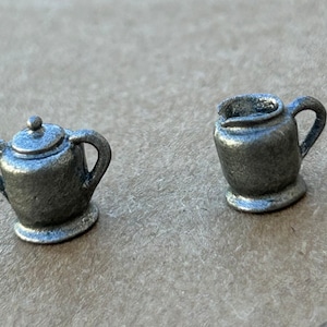 Zuccheriera e lattiera in peltro in miniatura per casa delle bambole