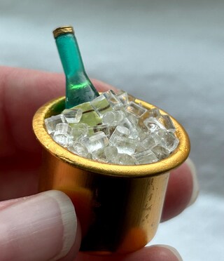 Farrow Industries Miniatura Per Casa Delle Bambole - Secchiello Con Ghiaccio E Bottiglia Champagne - Accessorio Pub In Metallo 1:12