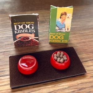 Station de nourriture miniature pour chiens Dollhouse