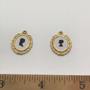 Zdjęcia sylwetki miniaturowego domku dla lalek