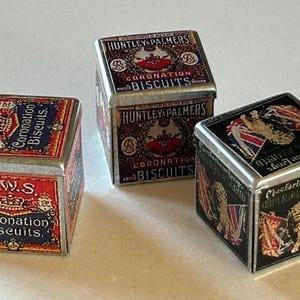 Latas de galletas de metal en miniatura para casas de muñecas: el tipo que prefieras