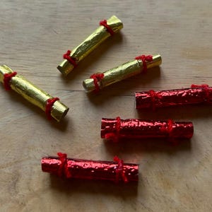 Dollhouse Miniature Christmas Crackers - 6 pc