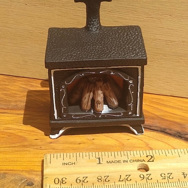 Dollhouse Miniature Fireplace - lights up