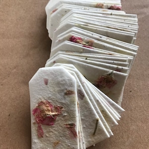 Fabriqué à la main Grainé Rose Petal Tags - 50 pièces