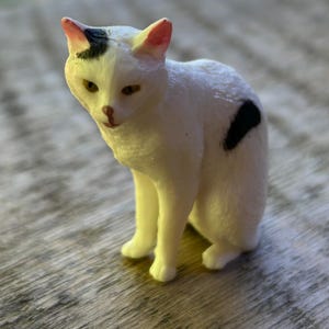 Dollhouse Miniature Cat