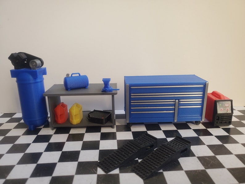1/24 1/25 Scale Garage Diorama Accessories – Battery Charger, Gas Can, Air Tank