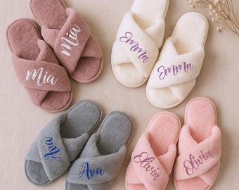 Aangepaste pluizige pantoffels, aangepaste bruidsslippers, bruidsmeisje aangepaste pluche bruiloftslippers, gepersonaliseerde pantoffels voor vrouwen, kerstpantoffels