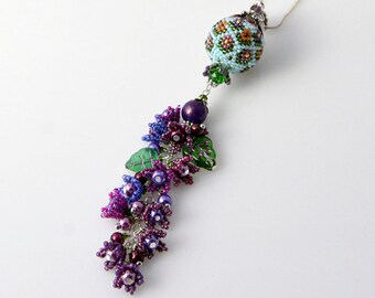 Crocuses & blue sky beadwoven spring flower necklace