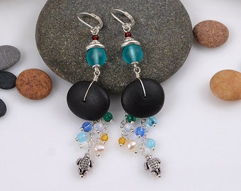 Ocean pebble traveler's earrings with turtle charm, pearls and glass