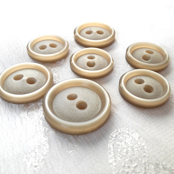 pale beige celluloid buttons, mixed set of 7 medium-sized buttons, vintage mid-century, 25mm, 22mm, 20 mm, 1 inch, 7/8 inch, 3/4 inch