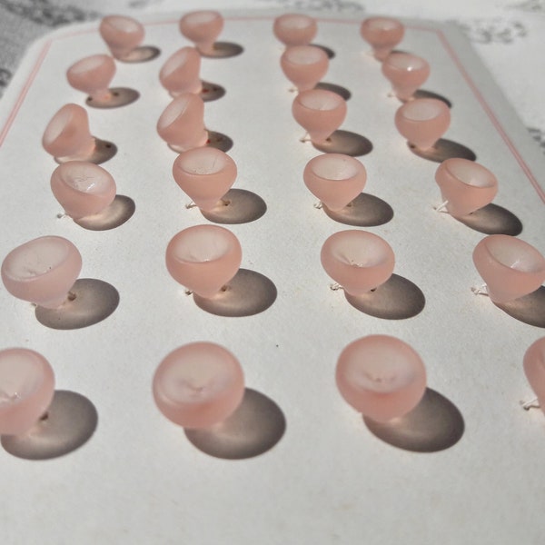 Cartes à boutons en verre rose dépoli, lot de 24 petits boutons, 7 mm 1/4 pouce, cristal autrichien fait main, années 1950 années 1960 années 1970, boutons pour bébé