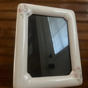 VTG ceramic floral picture frame