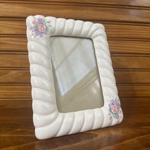 VTG ceramic floral picture frame