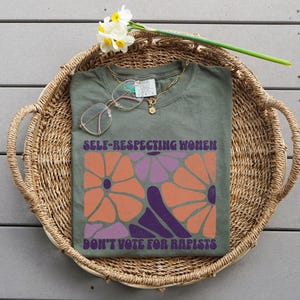 Selbstrespektvolle Frauen stimmen nicht für Vergewaltiger, gute Menschen stimmen nicht für Vergewaltiger Anti-Trumpf-Feminist Comfort Colors® Shirt, feministische Geschenke