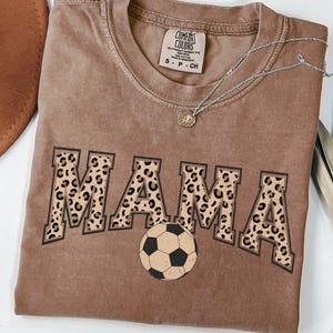 Fußball Mama Spieltag Shirt, Retro Fußball Mama Komfort Farben Tshirt für Frauen, Geschenk für Fußball Mutter, Fußball Saison Geschenke, Fußball T Shirt