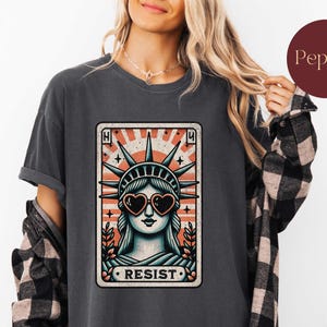 Resist Shirt Statue of Liberty Shirt, Resist Tarot Card T Shirt para mulheres, Resist Tshirt Presente feminista, Resist T-shirt, Camisa feminista