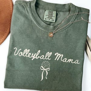Volleyball Mom Shirt, Comfort Colors® Volleyball Mom Retro T-shirt, Volleyball Mama Tee, Mothers Day Volleyball Team Mama Tshirt Gift