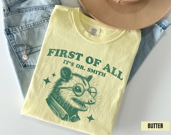 Chemise personnalisée de remise de diplôme de doctorat, chemise de doctorat drôle, cadeau de remise de diplôme de doctorat, t-shirt de doctorat, cadeau de remise de diplôme de doctorat pour doctorants cadeaux opossum