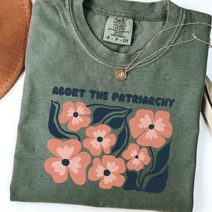 Camiseta retro con estampado floral de los derechos de las mujeres Feminine Rage, camiseta Comfort Colors® Smash The Patriarchy, poder femenino feminista, igualdad, regalo feminista
