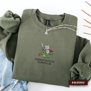 刺繍入り博士号取得記念キャットスウェットシャツ、博士論文サバイバーセーター、博士号取得記念ギフト、博士課程学生への博士号取得記念ギフト