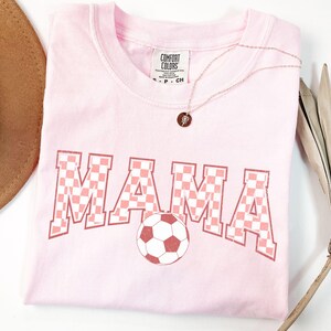 Fußball Mama Spieltag Shirt, Retro Fußball Mama Komfort Farben Tshirt für Frauen, Geschenk für Fußball Mutter, Fußball Saison Geschenke, Fußball T Shirt