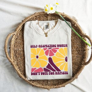 Selbstrespektvolle Frauen stimmen nicht für Vergewaltiger, gute Menschen stimmen nicht für Vergewaltiger Anti-Trumpf-Feminist Comfort Colors® Shirt, feministische Geschenke
