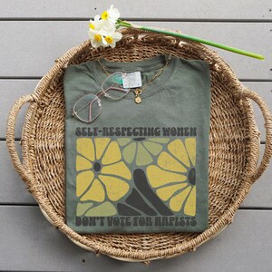 Selbstrespektvolle Frauen stimmen nicht für Vergewaltiger, gute Menschen stimmen nicht für Vergewaltiger Anti-Trumpf-Feminist Comfort Colors® Shirt, feministische Geschenke