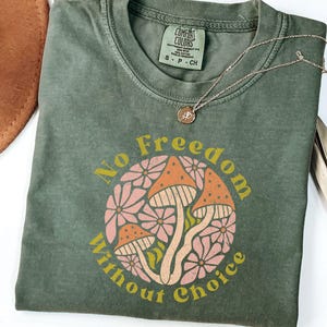Camiseta retro con estampado floral de los derechos de las mujeres Feminine Rage, camiseta Comfort Colors® Smash The Patriarchy, poder femenino feminista, igualdad, regalo feminista