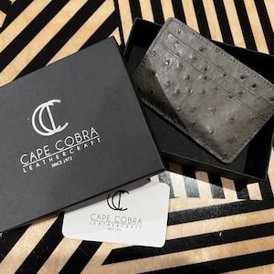 Cartera y tarjetero de piel de avestruz de primera calidad para hombre / Fabricado a mano en Sudáfrica por Cape Cobra