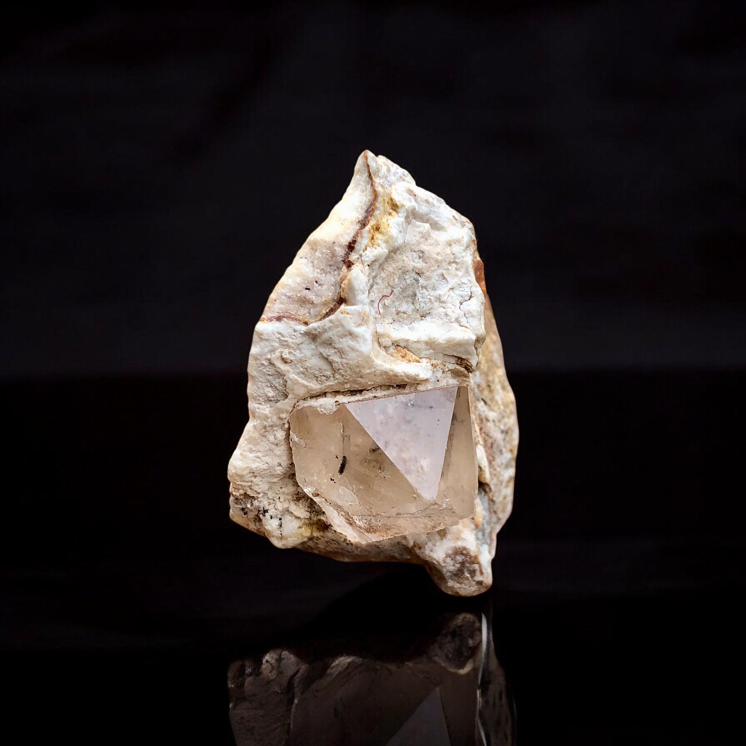 レインボートパーズ結晶標本：27グラム、パキスタン・スカルドゥ産