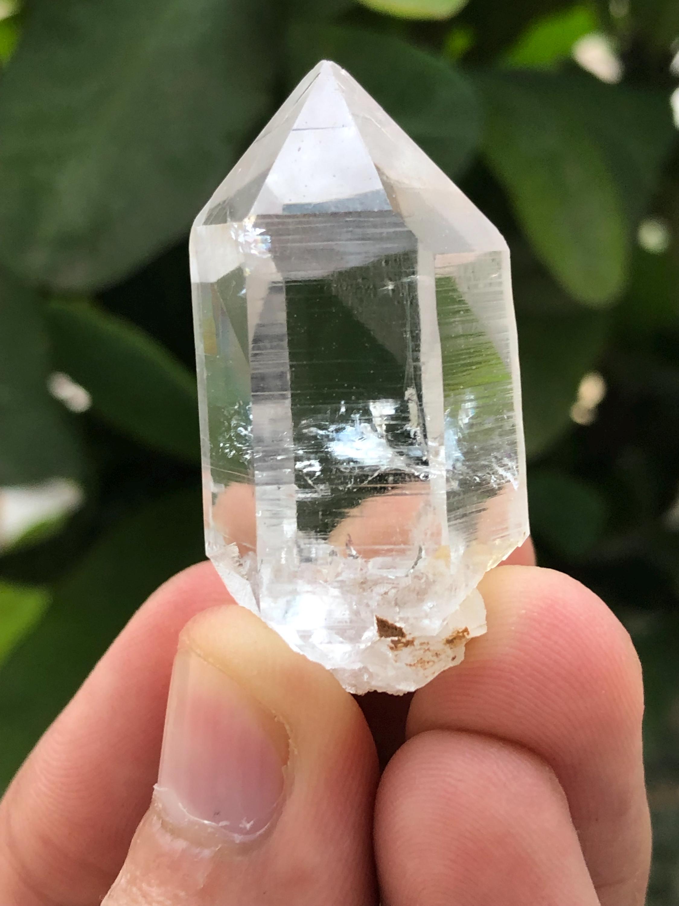 透明水晶標本：パキスタン産スカルドゥ鉱物（27グラム、41x25x17mm