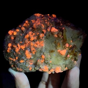 645 Gram of Fluorescent Purple Hackmanite Specimen: Afganistan